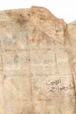 Inde moghole, XVIIe siècle
Rare chemise talismanique

en coton épais composée de...