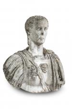 Travail du XVIe siècle 
Buste d'empereur 

en marbre sculpté. 
Tête...