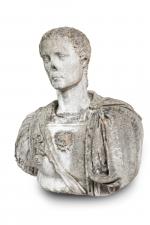 Travail du XVIe siècle 
Buste d'empereur 

en marbre sculpté. 
Tête...