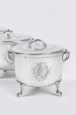 Dans le goût du XVIIIe siècle 
Douze petits pots à...