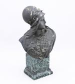 Albert Ernest CARRIER-BELLEUSE (1824 - 1887)Buste de Minerve Bronze patiné,...