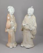 Japon, XXe siècle. 
Couple de personnages debout 

en porcelaine partiellement...