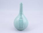 Japon XXe siècle, 
Vase 

en porcelaine,à décor de bambous et...
