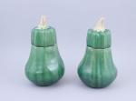 Chine, vers 1900.Paire de vases en forme de cucurbitacée en...