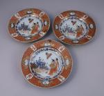 Chine,  époque Qianlong  (1736 - 1795).Trois assiettes,en porcelaine...