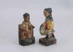 Chine, moderne.Deux personnages en bois sculpté figurant pour l'un, un...