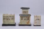 Chine, XXe siècle. Réunion de trois temples miniatures dans lesquels...