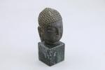 Chine, période moderne.
Tête de bouddha

en pierre noire. 

Haut. 9,5 cm.