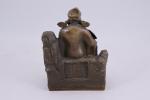 Chine, début du XXe siècle.
Portrait d'un dignitaire

en bronze patiné, assis...