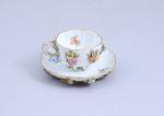 Meissen, XVIIIe siècle Tasse et soucoupeen porcelaine à décor polychrome...