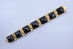 Chanel Bracelet articulé en métal doré, composé de sept maillons...