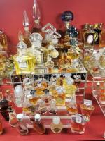 Guerlain, Sauzé Frères, Grenoville, Sterlé, CotyAssortiment denviron 90 diminutifs parfums...