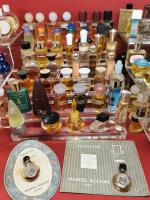 Marcel Rochas, Nina Ricci, RevillonAssortiment denviron 120 diminutifs parfums ou...