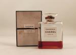 Chanel, Gardenia, 1926 Flacon en verre incolore modèle carré Malevitch...