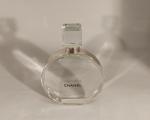 Chanel "Chance", 2003Flacon publicitaire décoratif en verre incolore pressé moulé.(liquide...