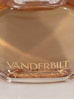 Gloria VanderbiltVanderbilt, années 1990Flacon publicitaire décoratif en verre incolore pressé...