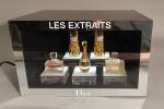 Christian Dior "Les Extraits", années 2010Présentoir publicitaire éclairant contenant trois...