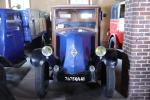 Renault KZ 7 (1932) 4 cylindres, 11 CV.Carrosserie bleue.Camionnette réalisée...