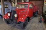 Renault AGC 3 (1939) 4 cylindres, 14 CV.Carrosserie rouge.Exemplaire muni...
