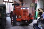 Latil H14 TL10 (1954).Tracteur 4 cylindres, 15 CV.Carrosserie orange.Tracteur forestier...