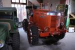 Latil H14 TL10 (1954).Tracteur 4 cylindres, 15 CV.Carrosserie orange.Tracteur forestier...