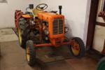 Vendeuvre, Super BB (c. 1954) Tracteur monocylindre, 20 CV.Carrosserie orange.Véhicule...