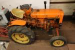Vendeuvre, Super BB (c. 1954) Tracteur monocylindre, 20 CV.Carrosserie orange.Véhicule...