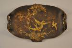 E. SANGLAN (XIX-XXème)PLATEAU ornemental ovale en bronze patiné à décor...