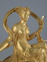 PENDULE CÉRÈSen bronze doré représentant Cérès en déesse de la...