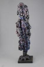 Roger CHOMEAUX, dit CHOMO (1907-1999)TotemSculpture en bois brûlé, corde à...