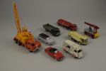 DINKY TOYS. ENSEMBLE de 7 véhicules :-Coupé Volkswagen (24 M),-Camion...