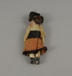 MIGNONNETTE représentant une jeune alsacienne, tête en biscuit et corps...