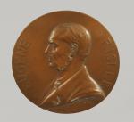 Alphonse CORDONNIER (1848-1930). Médaillon de bronze à l'effigie en bas...