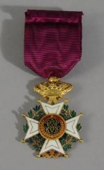 BELGIQUE. ORDRE de LÉOPOLD.Croix d'officier de la division civile, croix...