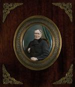 MATHIEU-DEROCHE (1837-19..)Pierre Comte de Juigné (1791-1873),Miniature photographique émaillée, dans son...