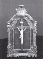 CHRIST en os-ivoire (?) dans un cadre à parcloses en...