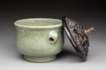 CHINE, Longquan - Époque MING (1368-1644)
BRÛLE-PARFUM en grès émaillé céladon...