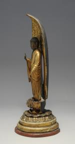 JAPON - Époque Edo (1603-1868). BOUDDHA en bois laqué or,...