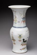 CHINE - XVIIIe / XIXeVASE en porcelaine de forme YANYAN...