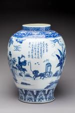CHINE, XIXe 

POT balustre en porcelaine bleu blanc 
à décor...