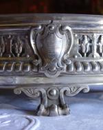 Spectaculaire SURTOUT de TABLE en bronze argenté à motifs de...