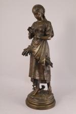 Eutrope BOURET (Paris, 1833 - 1906)Jeune glaneuse.Épreuve en bronze patiné.Haut....