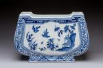 JARDINIÈRE CHINOISEen céramique émaillée à décor bleu et blanc de...
