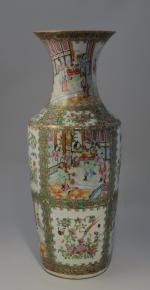 CHINE, CANTON - XIXe

Grand VASE en porcelaine à décor polychrome...