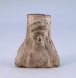 IVe siècle avant J.-C.
BUSTE de femme en terre cuite.

Haut. 11,5,...