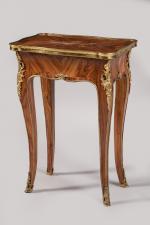 Table de salon au "C couronné" en bois de rose...