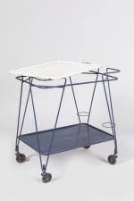 Mathieu MATÉGOT (Hongrie, 1910 - Angers, 2001) Table roulante.Structure noire...