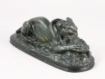 d'après Antoine Louis BARYE (1796-1875)Tigre dévorant un glavial.Bronze signé.Haut. 10,...