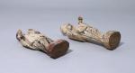 Deux SUJETS en bois sculpté avec traces de polychromie représentant...