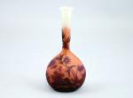 Émile GALLÉ (1846-1904)Vase soliflore, en verre multicouche à fond rouge...